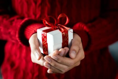 christmas-giving-gift